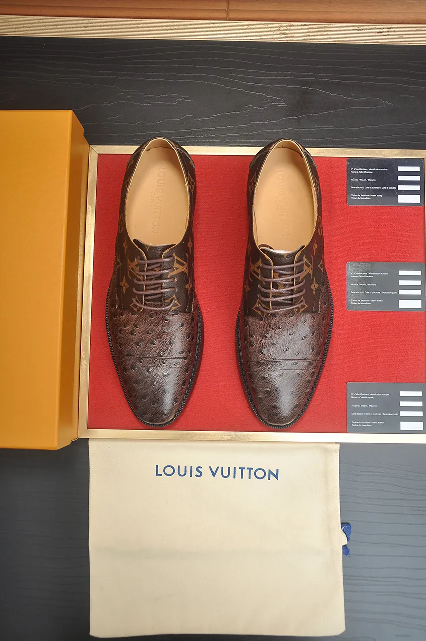 Men's men's shoes 💰500💶 [LV] (original single cowhide lining) 🍀LV's latest genuine leather business suit shoes are launched simultaneously on the official website. The first-layer cowhide imported from Italy is made of heavy gold, 💥official website 1:1 rubber outsole. Versatile to wear, high-end without losing class, and the color combination is extraordinary. This four-season style is alluring when worn on your feet, showing off your big-name flair. Standard code 38-45 (45 customized)